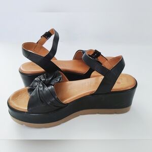 New. Spring Step Platform Leather Sandals. Size 9.5-10 US. 41 EU.